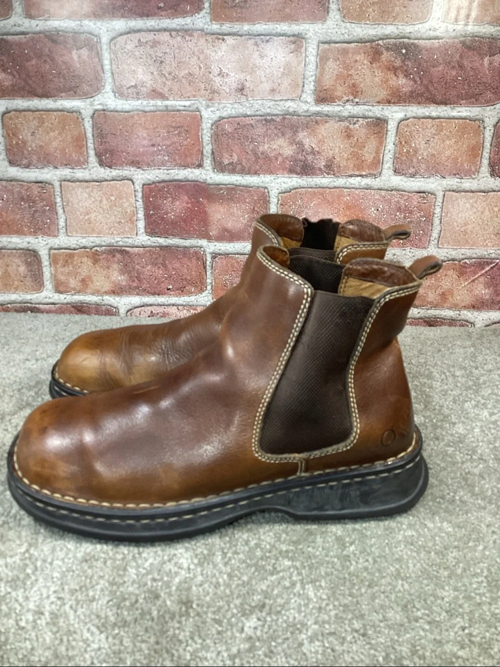 Born Men’s Hemlock Chelsea pull on boots size 10
